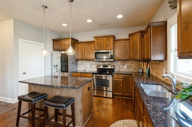 1693 Lakeview Drive, Pleasant Hill, IA 50327