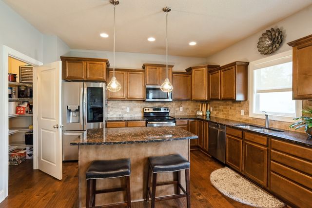 1693 Lakeview Drive, Pleasant Hill, IA 50327
