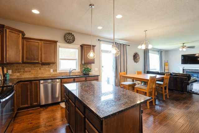 1693 Lakeview Drive, Pleasant Hill, IA 50327