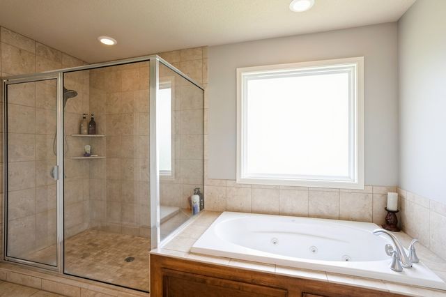 1693 Lakeview Drive, Pleasant Hill, IA 50327