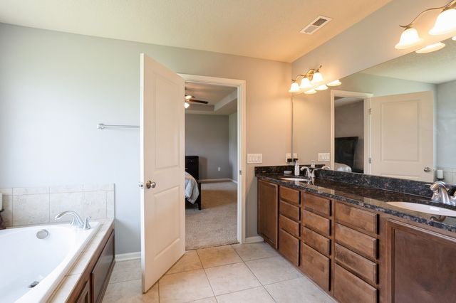 1693 Lakeview Drive, Pleasant Hill, IA 50327