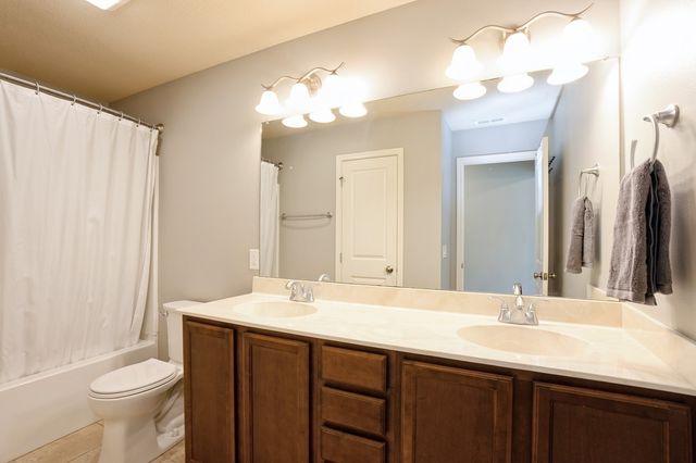 1693 Lakeview Drive, Pleasant Hill, IA 50327