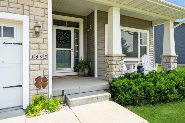 1693 Lakeview Drive, Pleasant Hill, IA 50327