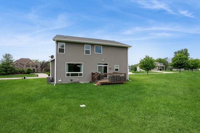1693 Lakeview Drive, Pleasant Hill, IA 50327