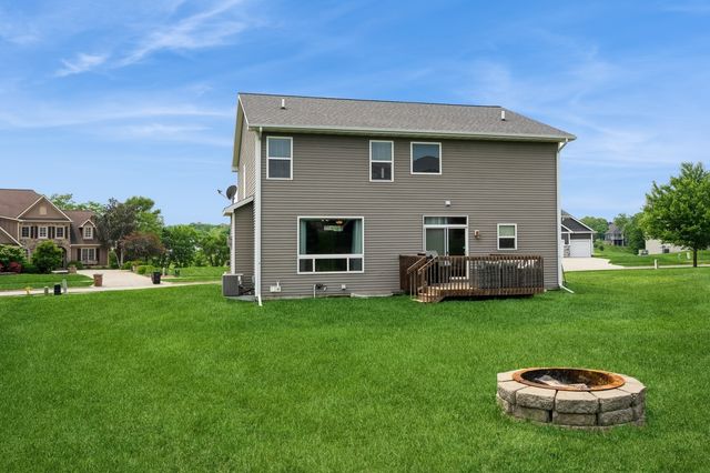 1693 Lakeview Drive, Pleasant Hill, IA 50327