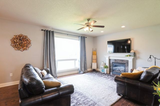 1693 Lakeview Drive, Pleasant Hill, IA 50327