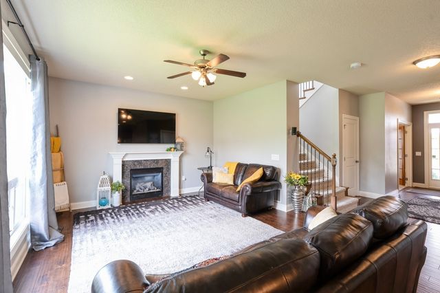 1693 Lakeview Drive, Pleasant Hill, IA 50327