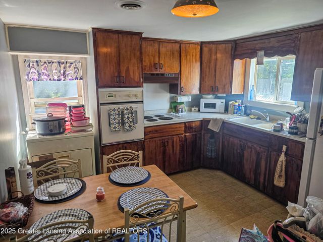 2515 S Martin Luther King Jr Boulevard, Lansing, MI 48910