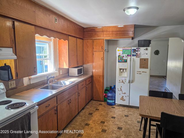 2515 S Martin Luther King Jr Boulevard, Lansing, MI 48910