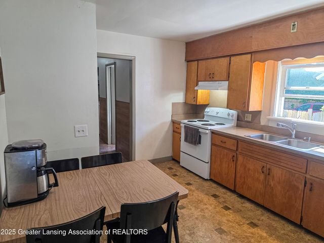 2515 S Martin Luther King Jr Boulevard, Lansing, MI 48910