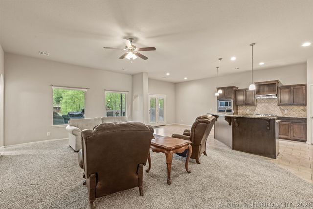 1913 E 132nd Street S, Bixby, OK 74008