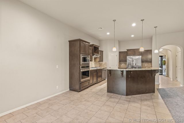 1913 E 132nd Street S, Bixby, OK 74008