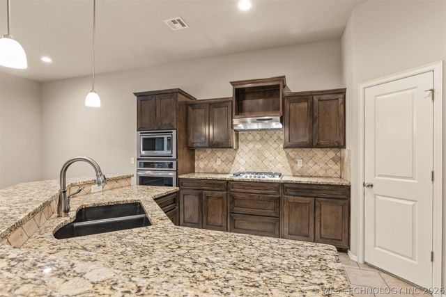 1913 E 132nd Street S, Bixby, OK 74008