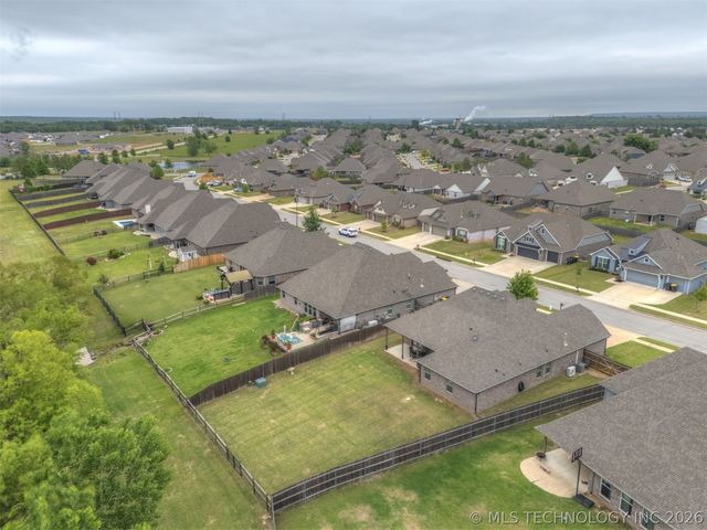 1913 E 132nd Street S, Bixby, OK 74008