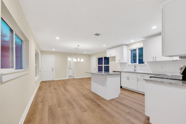 404 W Homan Street, Baytown, TX 77520