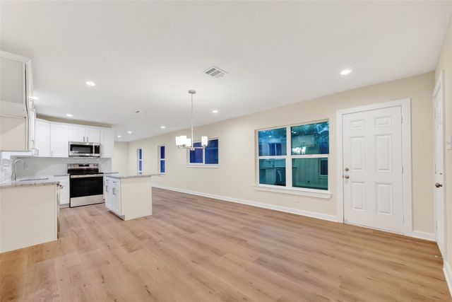 404 W Homan Street, Baytown, TX 77520