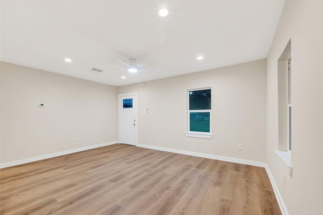 404 W Homan Street, Baytown, TX 77520