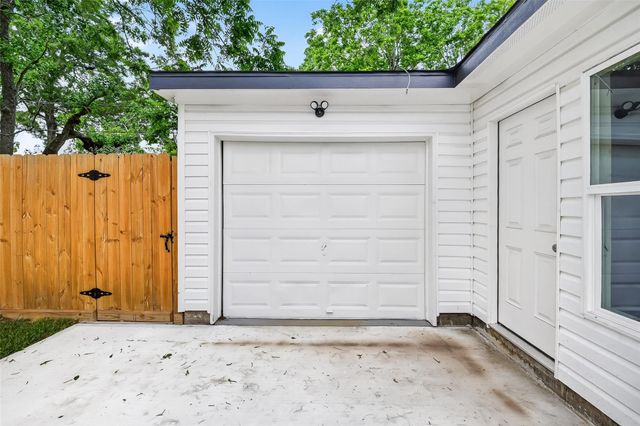 404 W Homan Street, Baytown, TX 77520