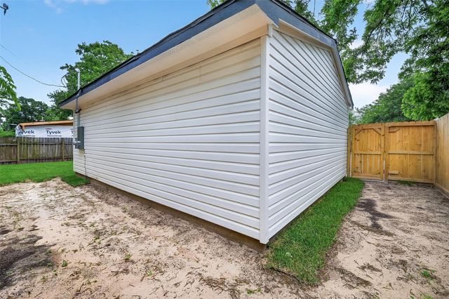 404 W Homan Street, Baytown, TX 77520