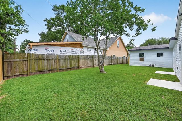 404 W Homan Street, Baytown, TX 77520