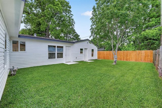 404 W Homan Street, Baytown, TX 77520