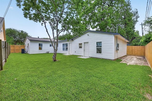 404 W Homan Street, Baytown, TX 77520