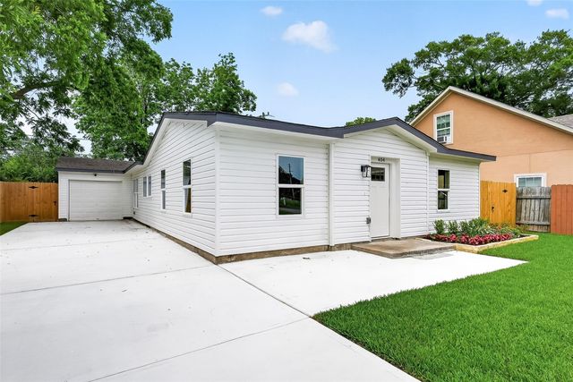 404 W Homan Street, Baytown, TX 77520