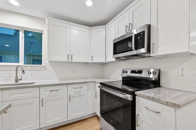 404 W Homan Street, Baytown, TX 77520