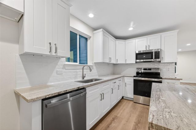404 W Homan Street, Baytown, TX 77520