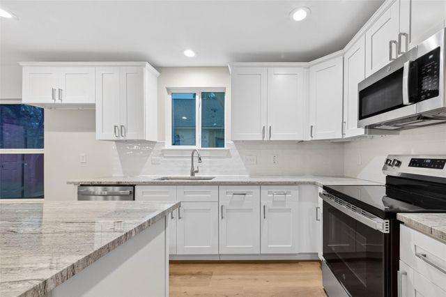 404 W Homan Street, Baytown, TX 77520