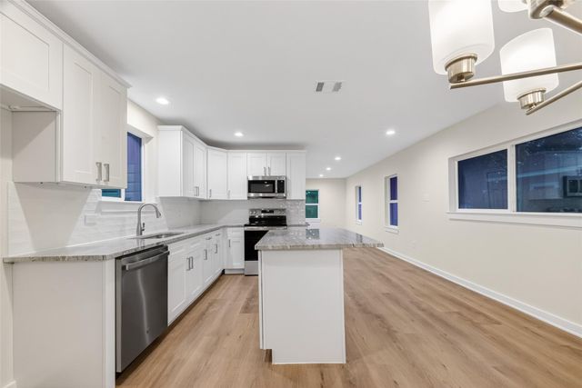 404 W Homan Street, Baytown, TX 77520
