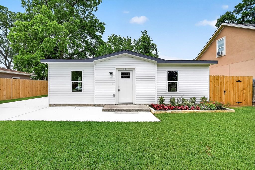 404 W Homan Street, Baytown, TX 77520