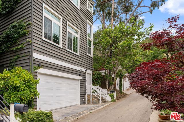 9809 Easton Drive, Beverly Hills, CA 90210