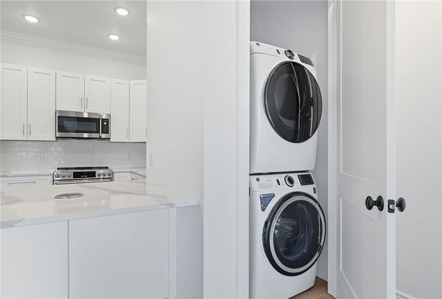 1 1st Street 103, Oakmont, PA 15139