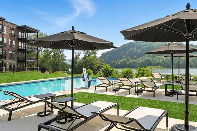 1 1st Street 103, Oakmont, PA 15139