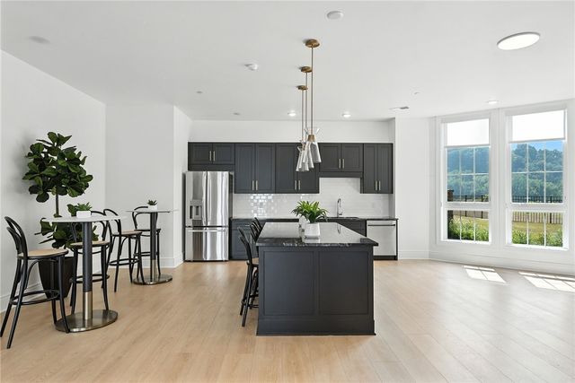 1 1st Street 103, Oakmont, PA 15139