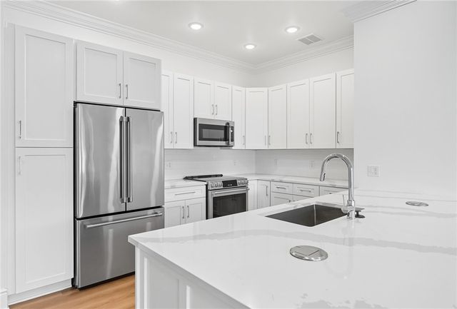1 1st Street 103, Oakmont, PA 15139