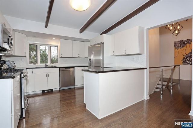 5 Carnot Avenue, Woodcliff Lake, NJ 07677