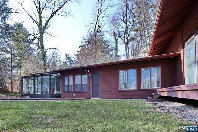 5 Carnot Avenue, Woodcliff Lake, NJ 07677