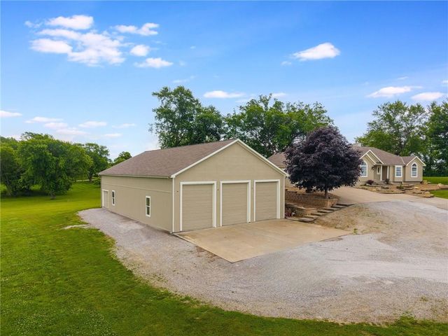 1955 BIRMINGHAM Road, Liberty, MO 64068