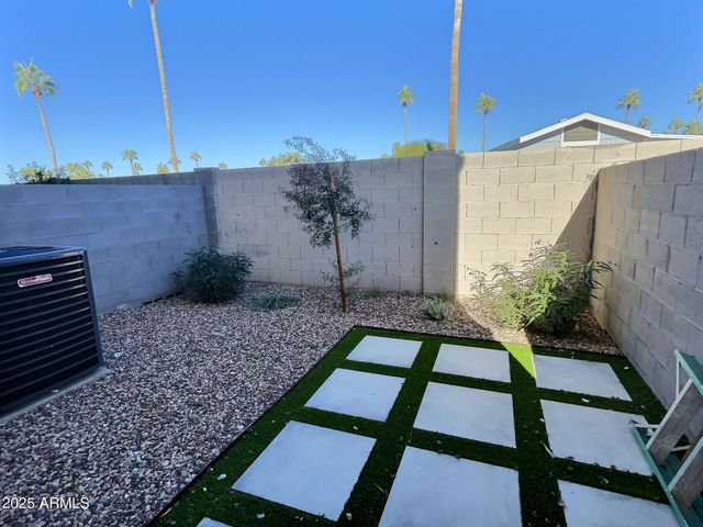2502 E PARADISE Lane 2, Phoenix, AZ 85032