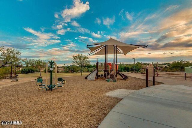 2502 E PARADISE Lane 2, Phoenix, AZ 85032