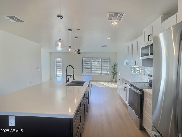 2502 E PARADISE Lane 2, Phoenix, AZ 85032