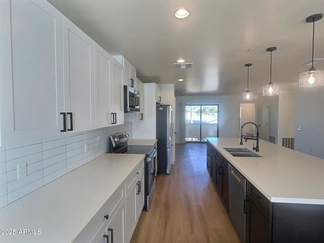 2502 E PARADISE Lane 2, Phoenix, AZ 85032