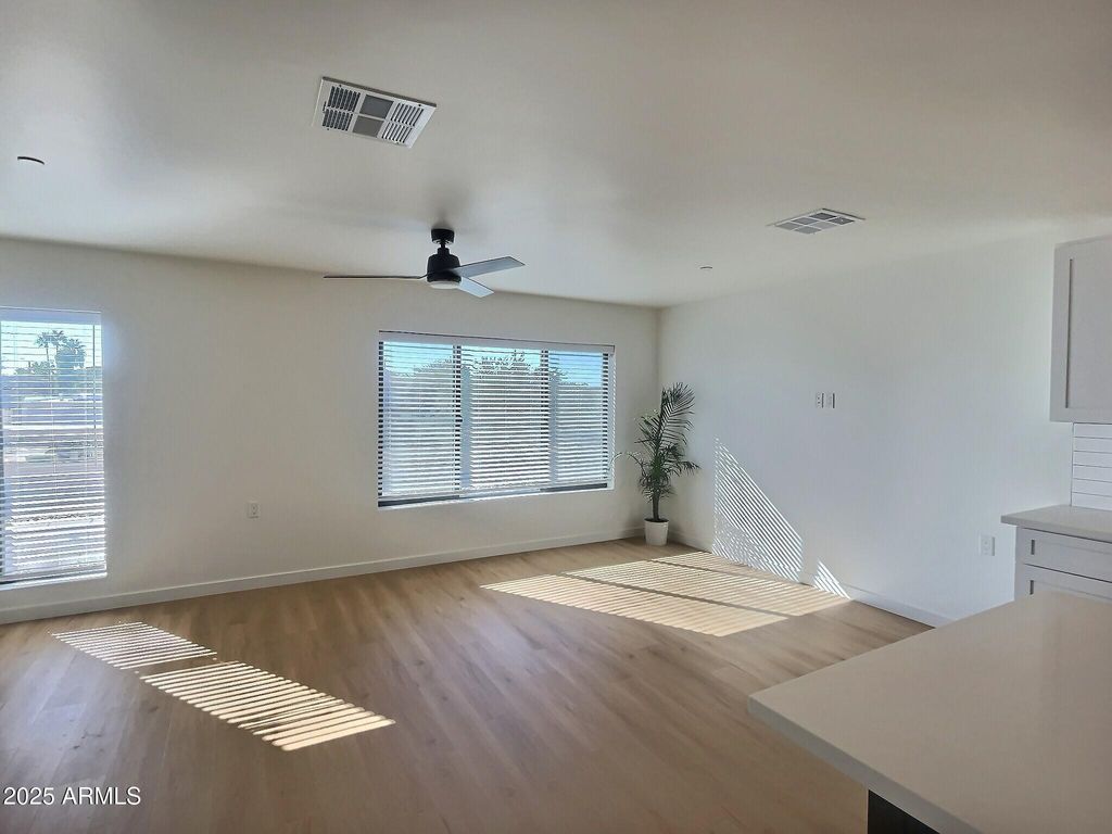 2502 E PARADISE Lane 2, Phoenix, AZ 85032