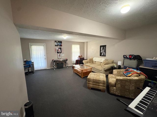 75 PEBBLE LN, Blackwood, NJ 08012