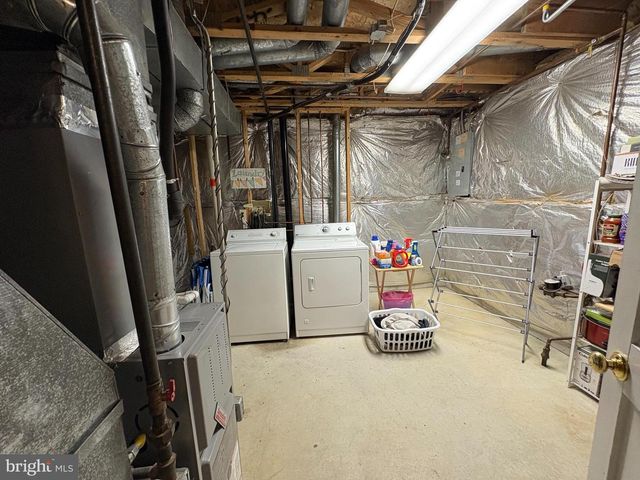 75 PEBBLE LN, Blackwood, NJ 08012