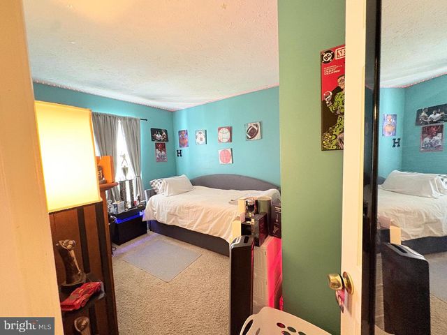 75 PEBBLE LN, Blackwood, NJ 08012