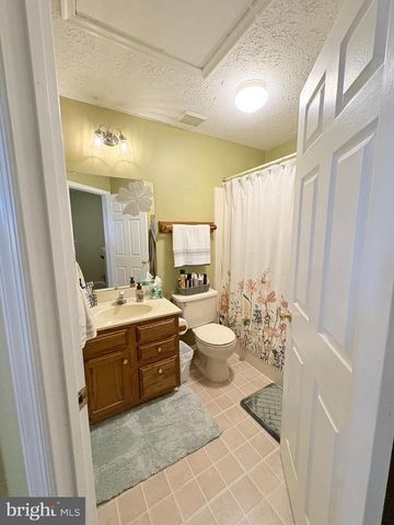 75 PEBBLE LN, Blackwood, NJ 08012
