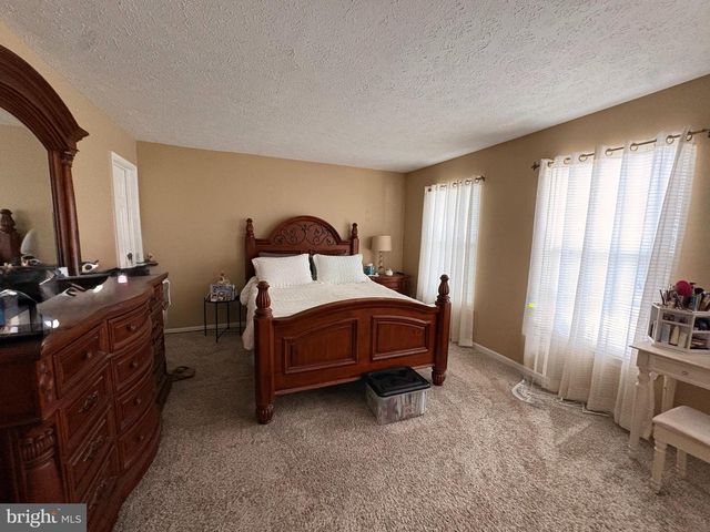 75 PEBBLE LN, Blackwood, NJ 08012